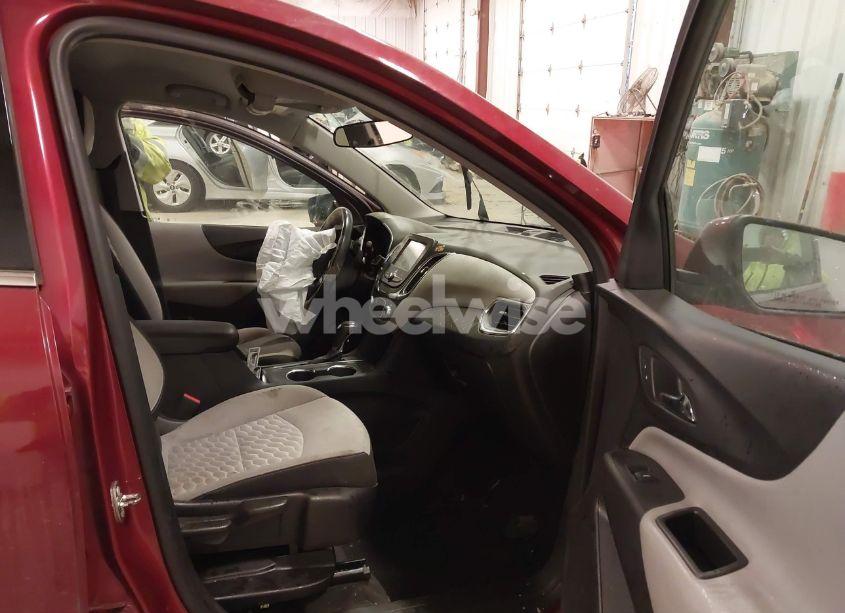 Photo 5 of 2018 Chevrolet Equinox LT (VIN 3GNAXJEV8JL397463)