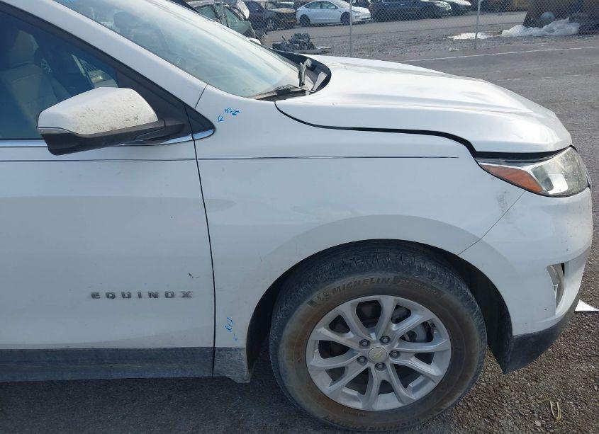 Photo 18 of 2018 Chevrolet Equinox LT (VIN 3GNAXJEV8JL409837)