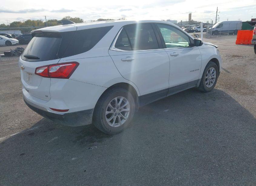 Photo 4 of 2018 Chevrolet Equinox LT (VIN 3GNAXJEV8JL409837)