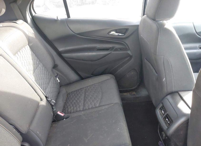 Photo 8 of 2018 Chevrolet Equinox LT (VIN 3GNAXJEV8JL409837)