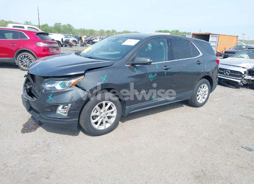 Photo 2 of 2018 Chevrolet Equinox LT (VIN 3GNAXJEV8JS504338)