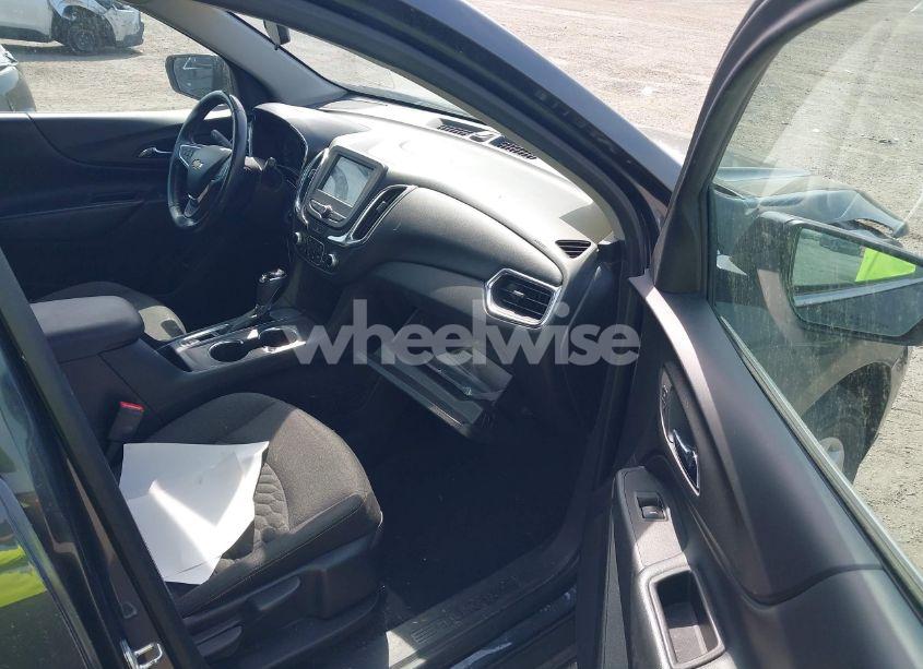 Photo 5 of 2018 Chevrolet Equinox LT (VIN 3GNAXJEV8JS504338)