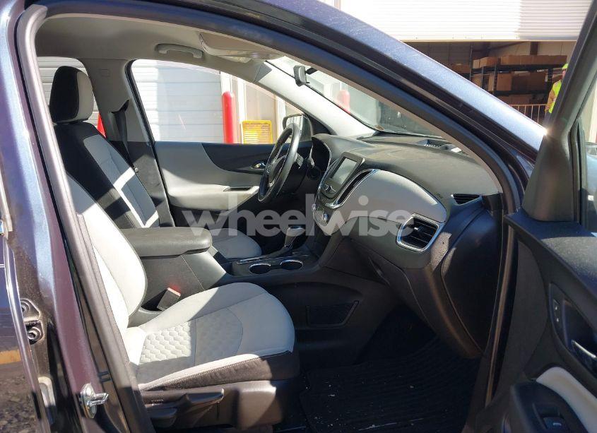 Photo 5 of 2018 Chevrolet Equinox LT (VIN 3GNAXJEV8JS542622)