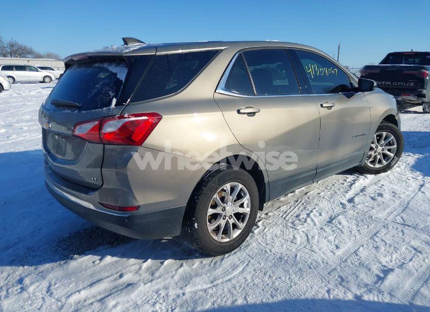 Photo 4 of 2018 Chevrolet Equinox LT (VIN 3GNAXJEV8JS551756)