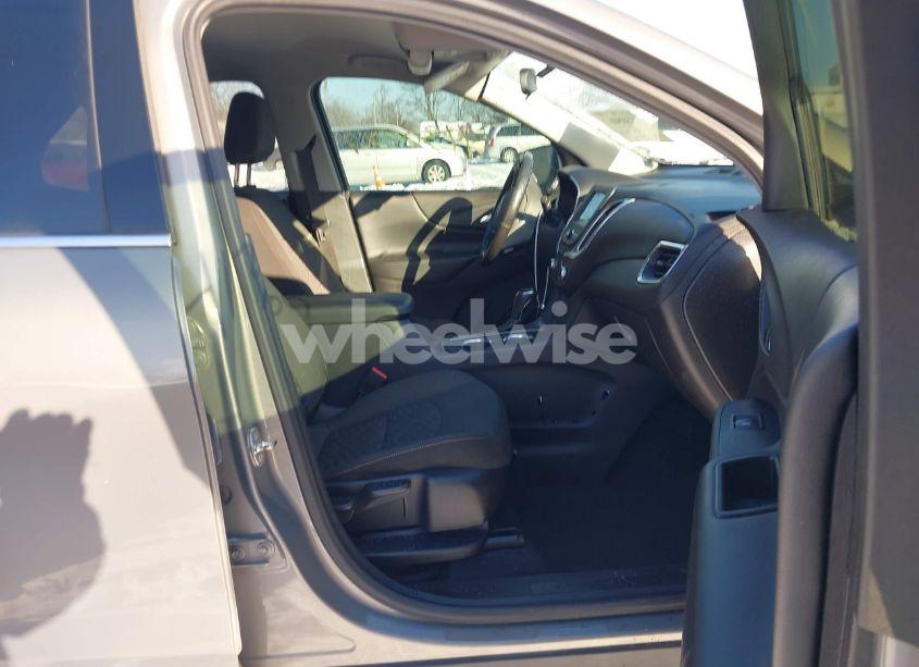 Photo 5 of 2018 Chevrolet Equinox LT (VIN 3GNAXJEV8JS551756)