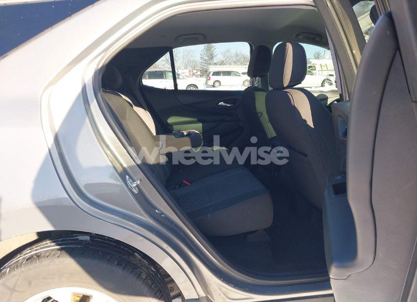 Photo 8 of 2018 Chevrolet Equinox LT (VIN 3GNAXJEV8JS551756)