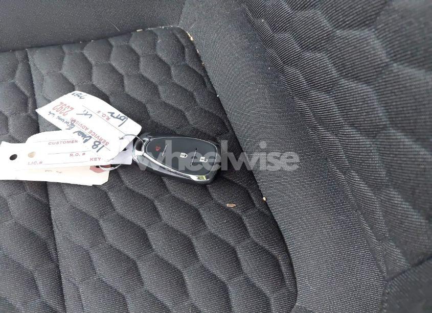 Photo 11 of 2018 Chevrolet Equinox LT (VIN 3GNAXJEV8JS557783)