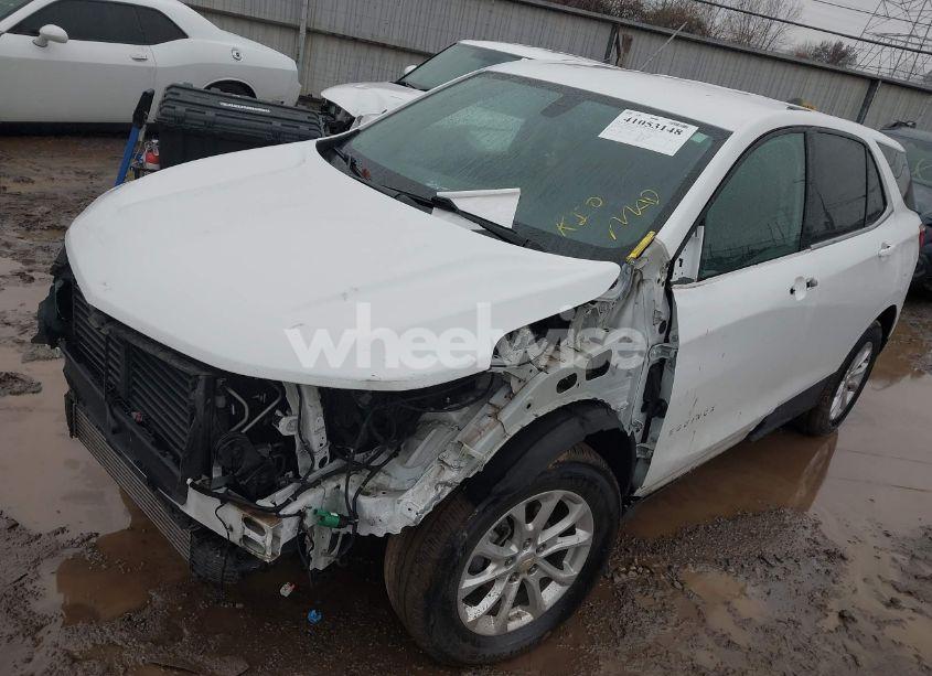 Photo 2 of 2018 Chevrolet Equinox LT (VIN 3GNAXJEV8JS557783)