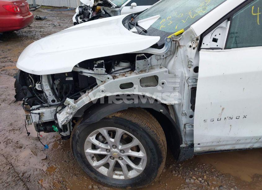 Photo 6 of 2018 Chevrolet Equinox LT (VIN 3GNAXJEV8JS557783)