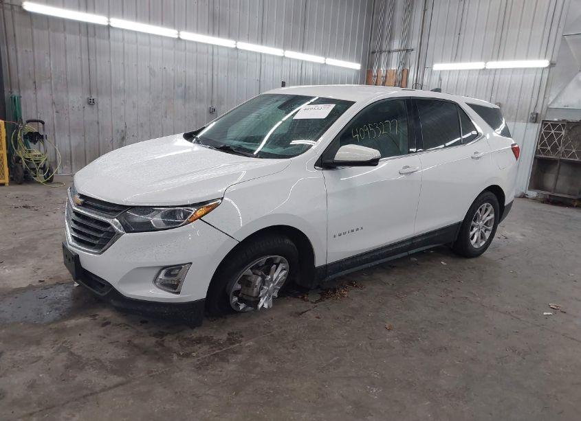 Photo 2 of 2018 Chevrolet Equinox LT (VIN 3GNAXJEV8JS560862)