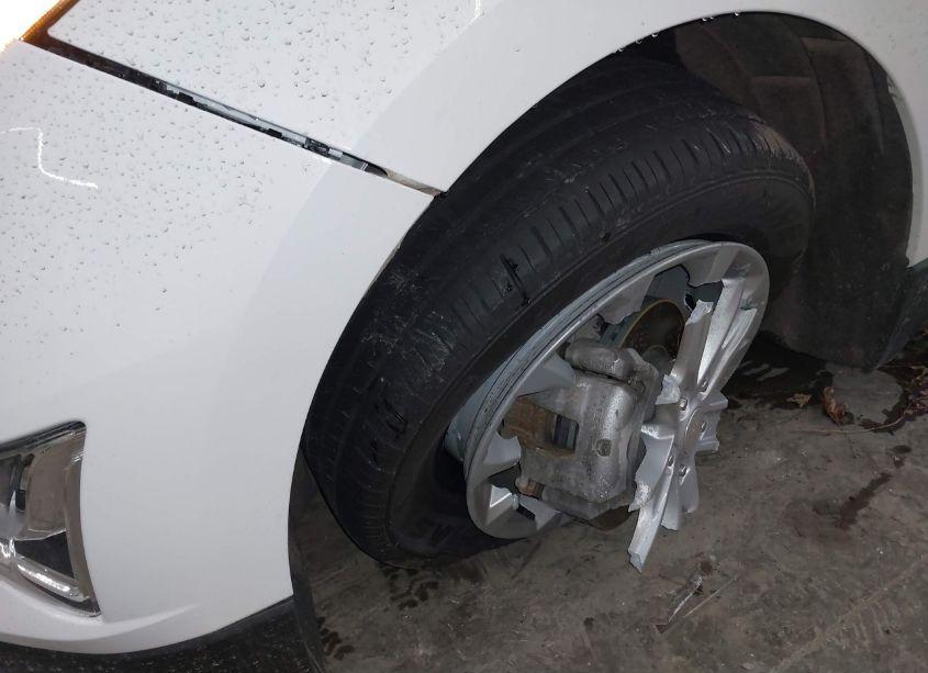 Photo 6 of 2018 Chevrolet Equinox LT (VIN 3GNAXJEV8JS560862)