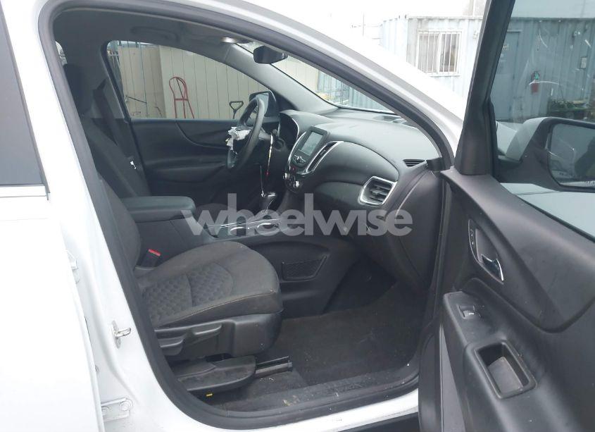 Photo 5 of 2018 Chevrolet Equinox LT (VIN 3GNAXJEV8JS575314)