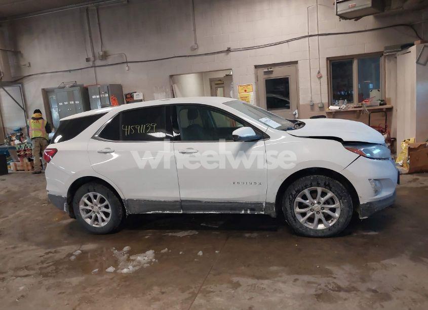 Photo 13 of 2018 Chevrolet Equinox LT (VIN 3GNAXJEV8JS582327)