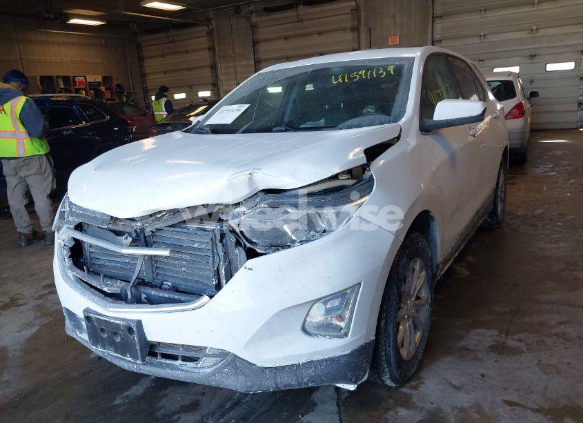 Photo 2 of 2018 Chevrolet Equinox LT (VIN 3GNAXJEV8JS582327)