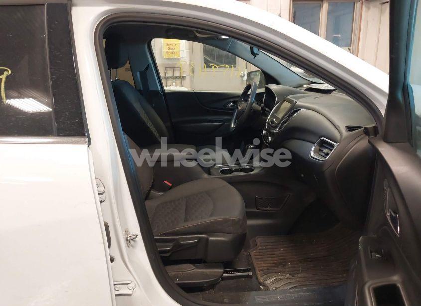 Photo 5 of 2018 Chevrolet Equinox LT (VIN 3GNAXJEV8JS582327)