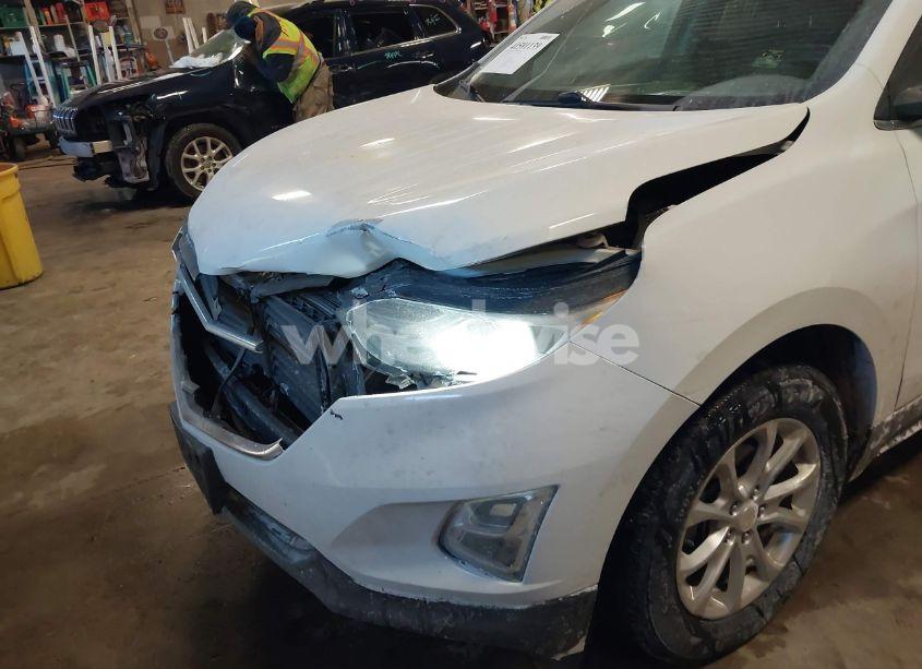 Photo 6 of 2018 Chevrolet Equinox LT (VIN 3GNAXJEV8JS582327)