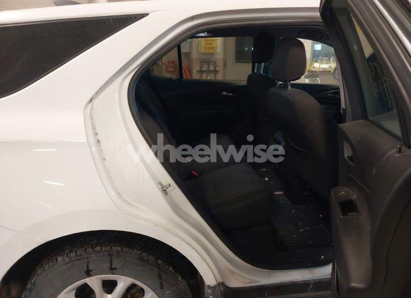 Photo 8 of 2018 Chevrolet Equinox LT (VIN 3GNAXJEV8JS582327)