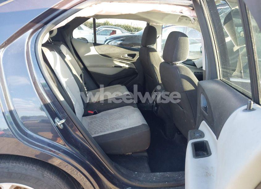 Photo 8 of 2018 Chevrolet Equinox LT (VIN 3GNAXJEV8JS635933)