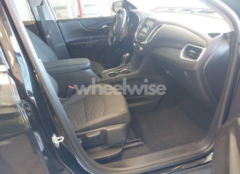 Photo 5 of 2019 Chevrolet Equinox (VIN 3GNAXJEV8KL309643)