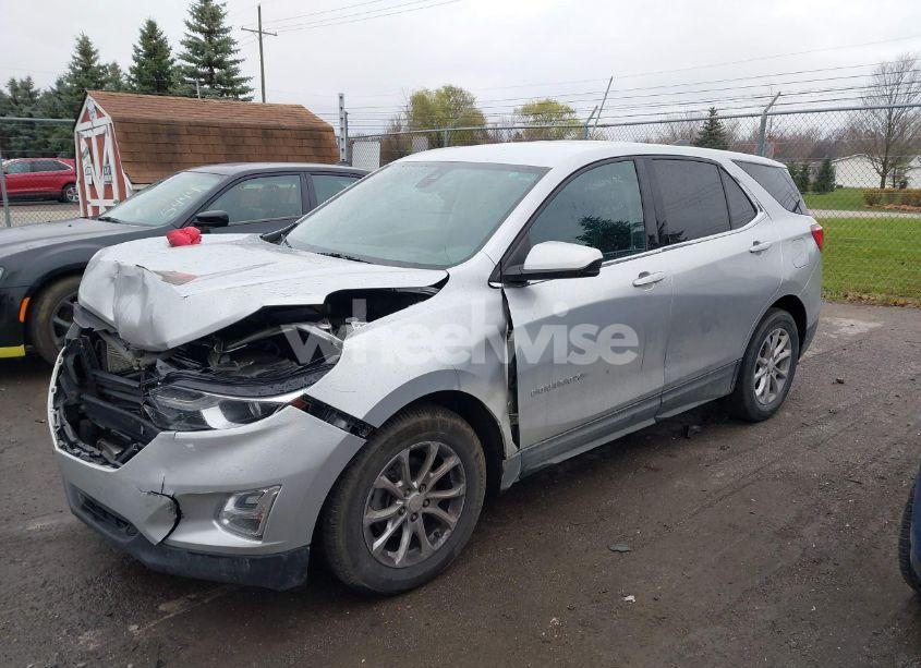 Photo 2 of 2020 Chevrolet Equinox FWD 2FL (VIN 3GNAXJEV8LS529310)