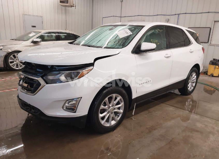 Photo 2 of 2020 Chevrolet Equinox FWD 2FL (VIN 3GNAXJEV8LS738191)