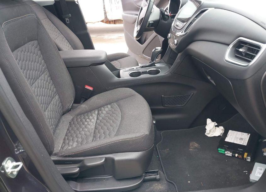 Photo 5 of 2018 Chevrolet Equinox LT (VIN 3GNAXJEV9JL105447)