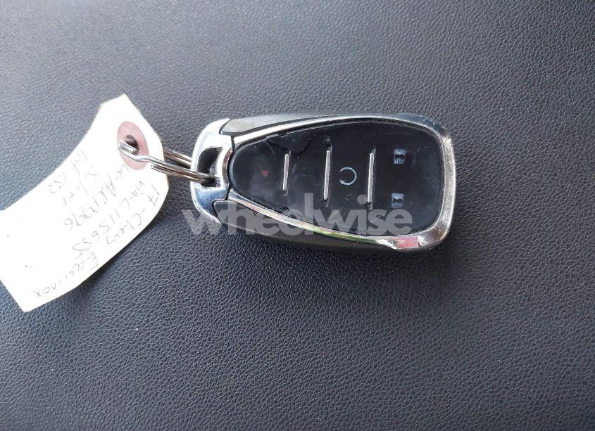 Photo 11 of 2018 Chevrolet Equinox LT (VIN 3GNAXJEV9JL115685)