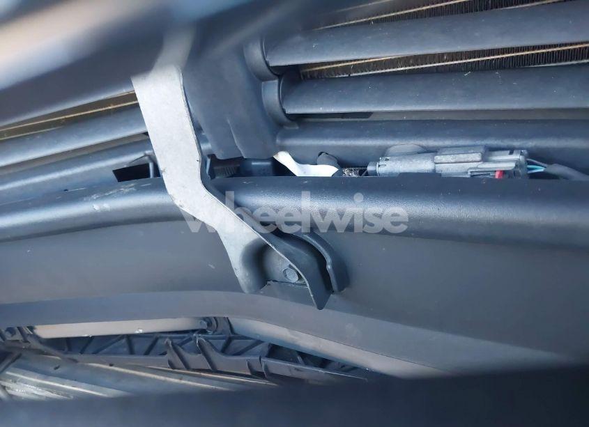 Photo 6 of 2018 Chevrolet Equinox LT (VIN 3GNAXJEV9JL115685)