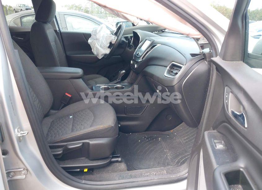 Photo 5 of 2018 Chevrolet Equinox LT (VIN 3GNAXJEV9JL130817)