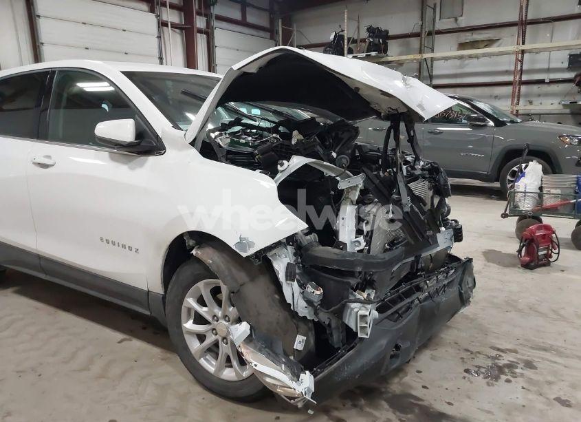 Photo 6 of 2018 Chevrolet Equinox LT (VIN 3GNAXJEV9JL410690)