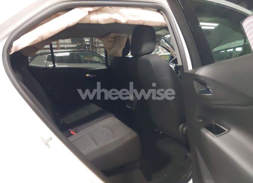 Photo 8 of 2018 Chevrolet Equinox LT (VIN 3GNAXJEV9JL410690)