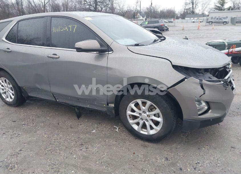 Photo 17 of 2018 Chevrolet Equinox LT (VIN 3GNAXJEV9JS572213)