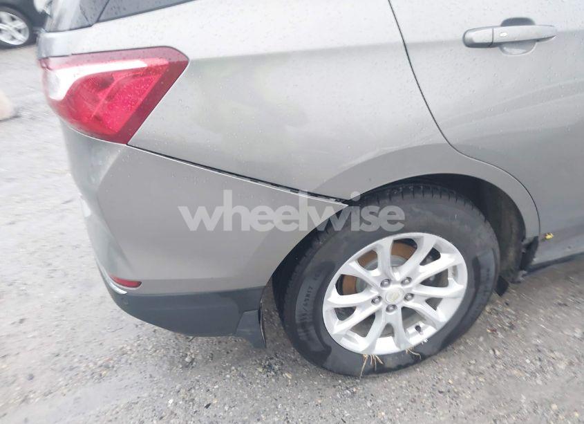 Photo 18 of 2018 Chevrolet Equinox LT (VIN 3GNAXJEV9JS572213)