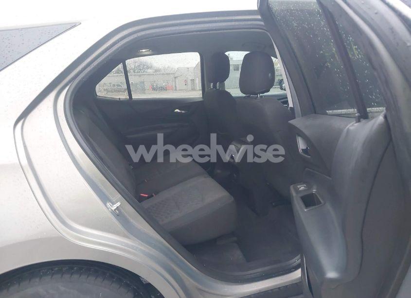 Photo 8 of 2018 Chevrolet Equinox LT (VIN 3GNAXJEV9JS572213)