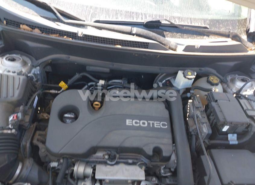 Photo 10 of 2018 Chevrolet Equinox LT (VIN 3GNAXJEV9JS591330)