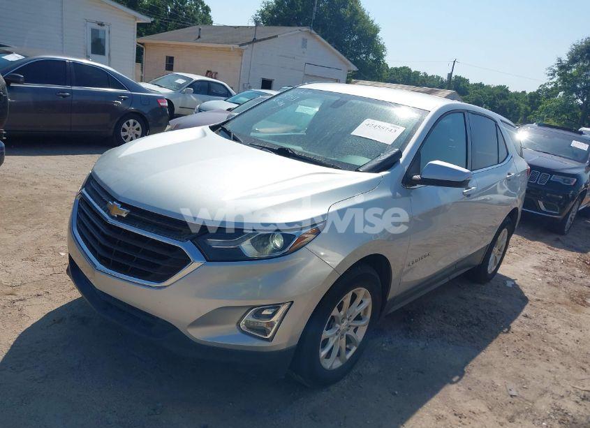 Photo 2 of 2018 Chevrolet Equinox LT (VIN 3GNAXJEV9JS591330)