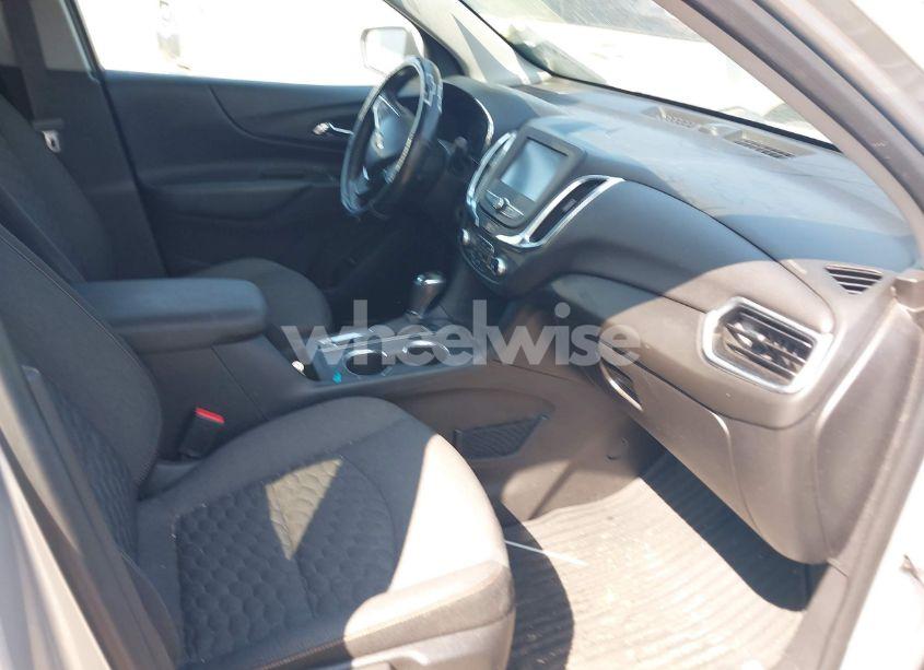 Photo 5 of 2018 Chevrolet Equinox LT (VIN 3GNAXJEV9JS591330)