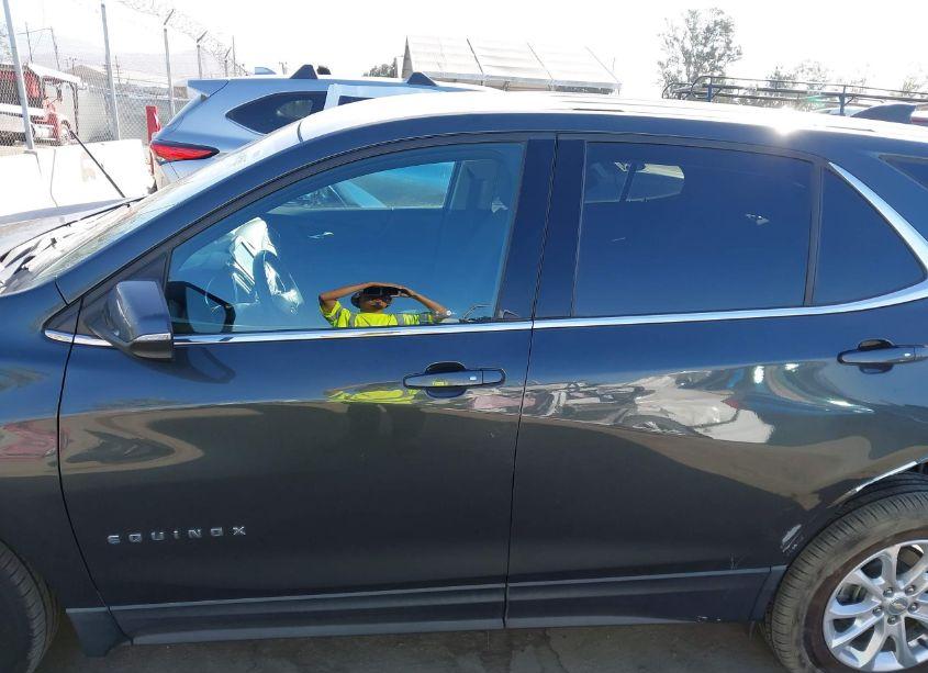 Photo 14 of 2018 Chevrolet Equinox LT (VIN 3GNAXJEV9JS610006)