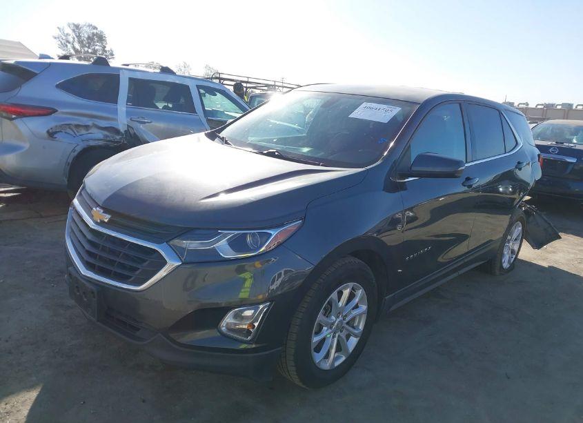 Photo 2 of 2018 Chevrolet Equinox LT (VIN 3GNAXJEV9JS610006)