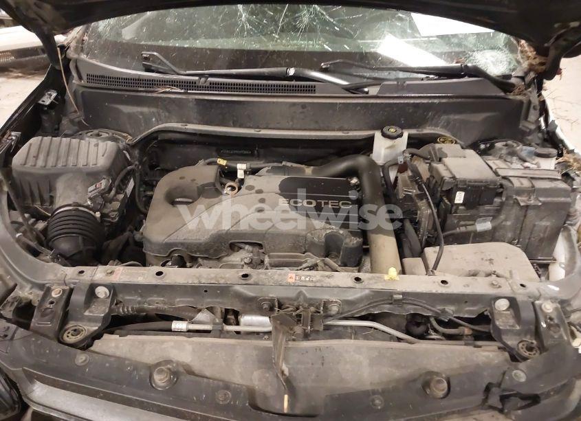 Photo 10 of 2019 Chevrolet Equinox LT (VIN 3GNAXJEV9KS593886)