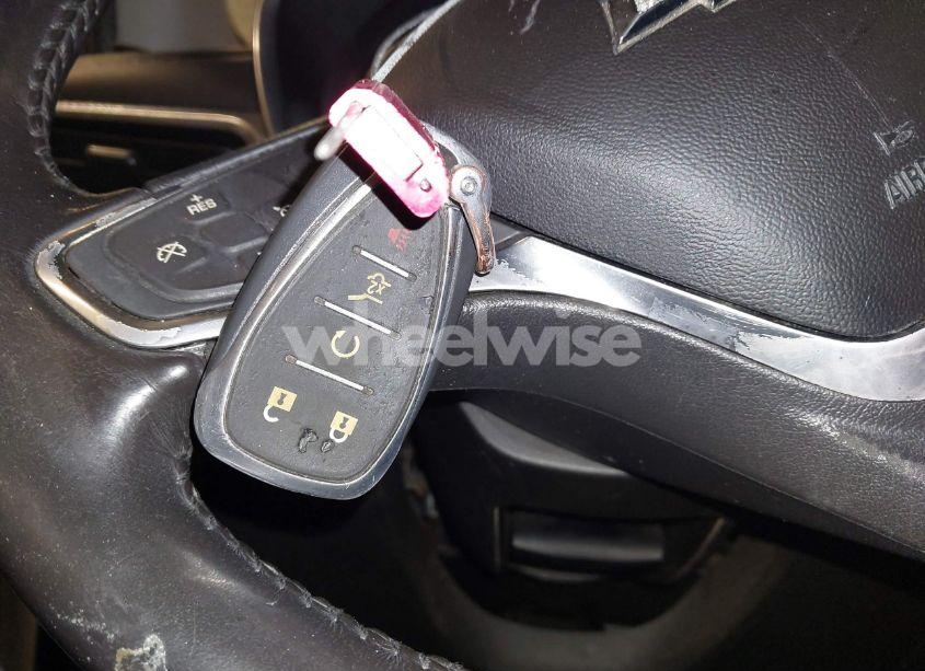 Photo 11 of 2018 Chevrolet Equinox LT (VIN 3GNAXJEVXJL277230)