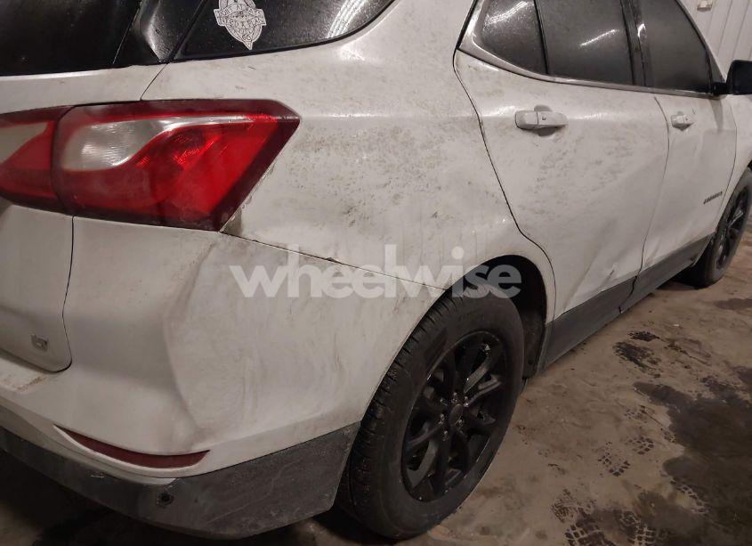 Photo 17 of 2018 Chevrolet Equinox LT (VIN 3GNAXJEVXJL277230)