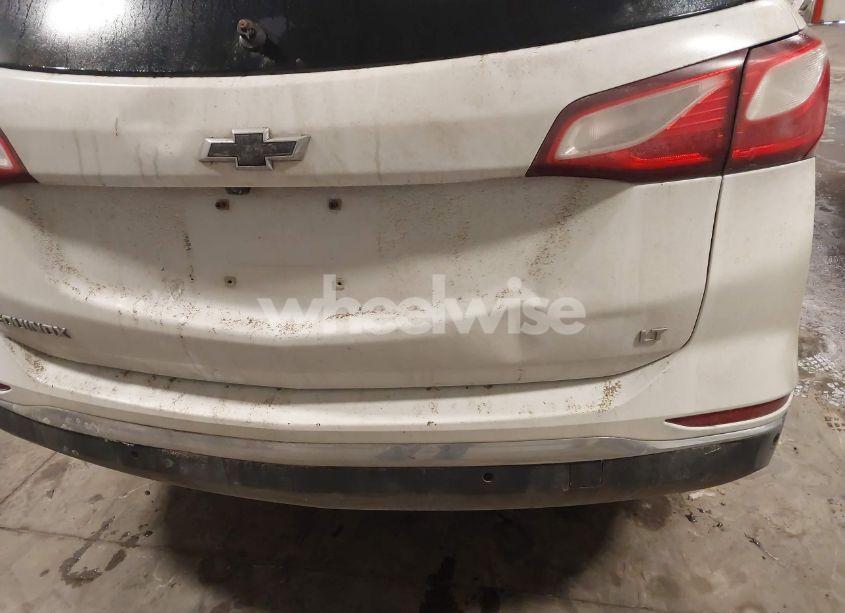 Photo 18 of 2018 Chevrolet Equinox LT (VIN 3GNAXJEVXJL277230)