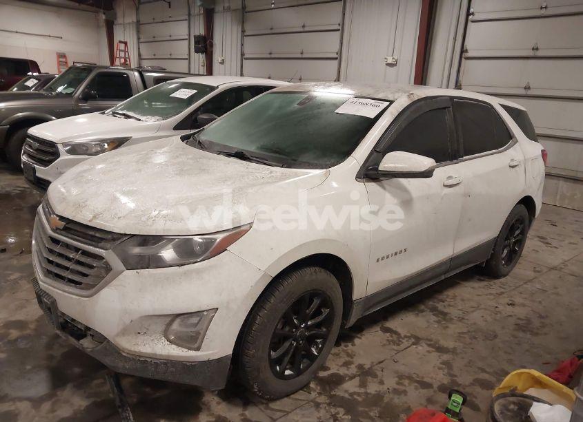Photo 2 of 2018 Chevrolet Equinox LT (VIN 3GNAXJEVXJL277230)
