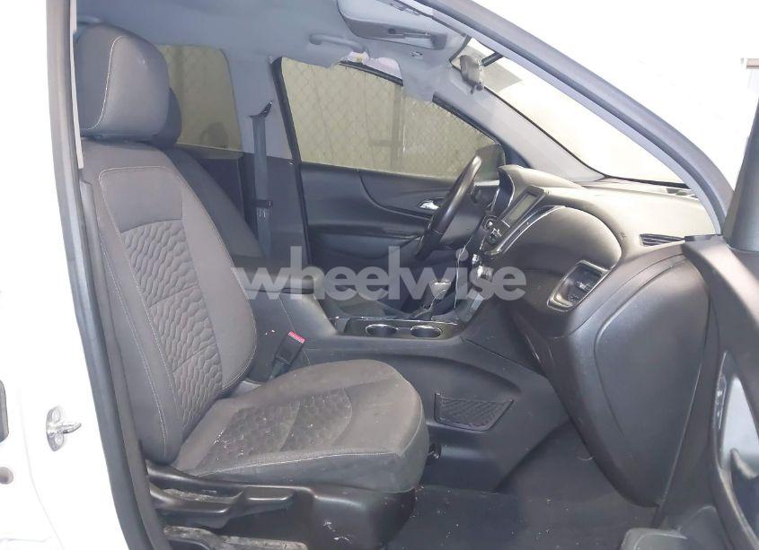 Photo 5 of 2018 Chevrolet Equinox LT (VIN 3GNAXJEVXJL277230)