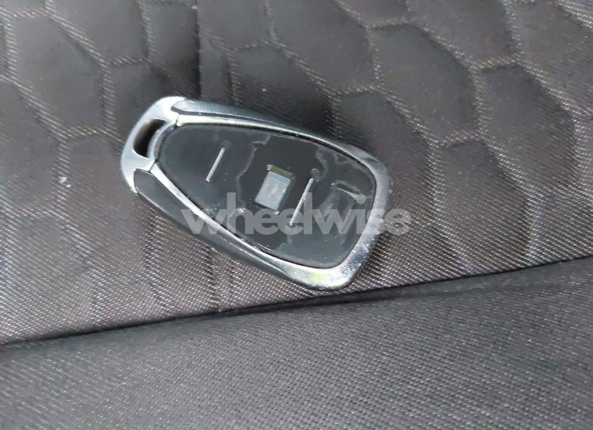 Photo 11 of 2018 Chevrolet Equinox LT (VIN 3GNAXJEVXJL326488)