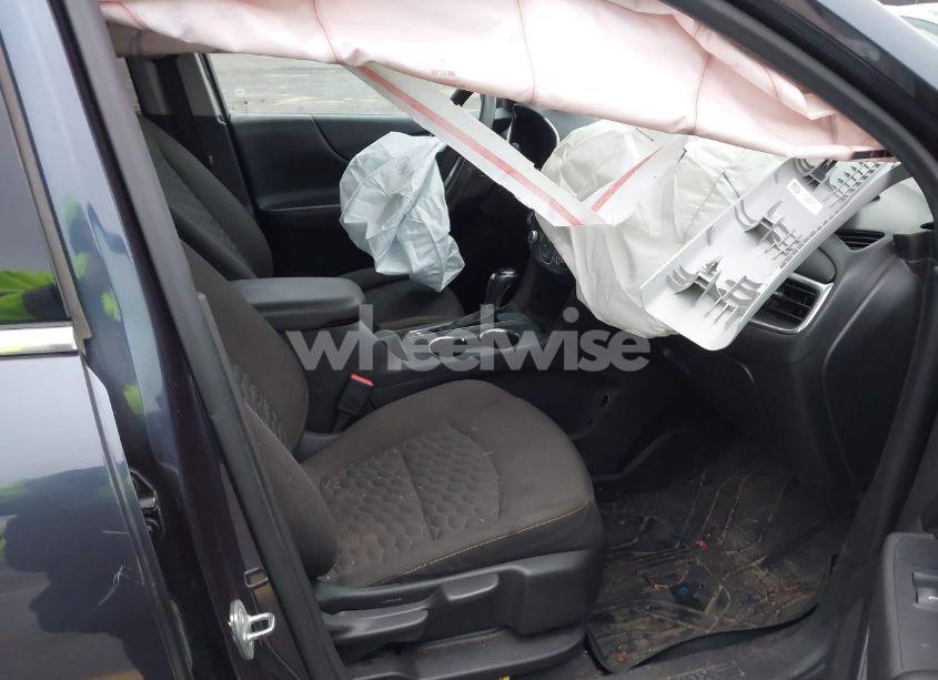 Photo 5 of 2018 Chevrolet Equinox LT (VIN 3GNAXJEVXJL326488)