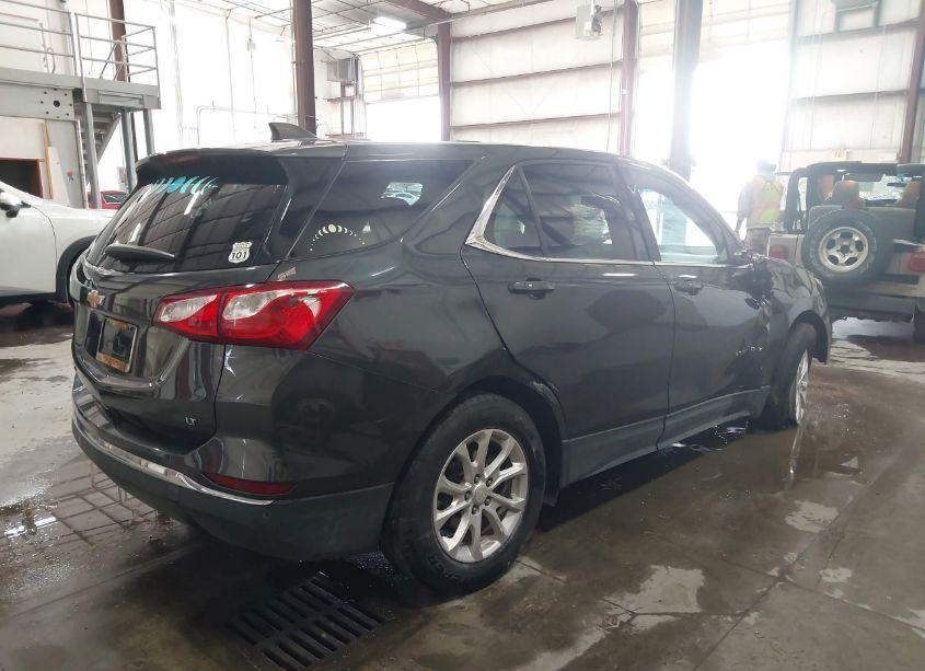 Photo 4 of 2018 Chevrolet Equinox LT (VIN 3GNAXJEVXJL351617)