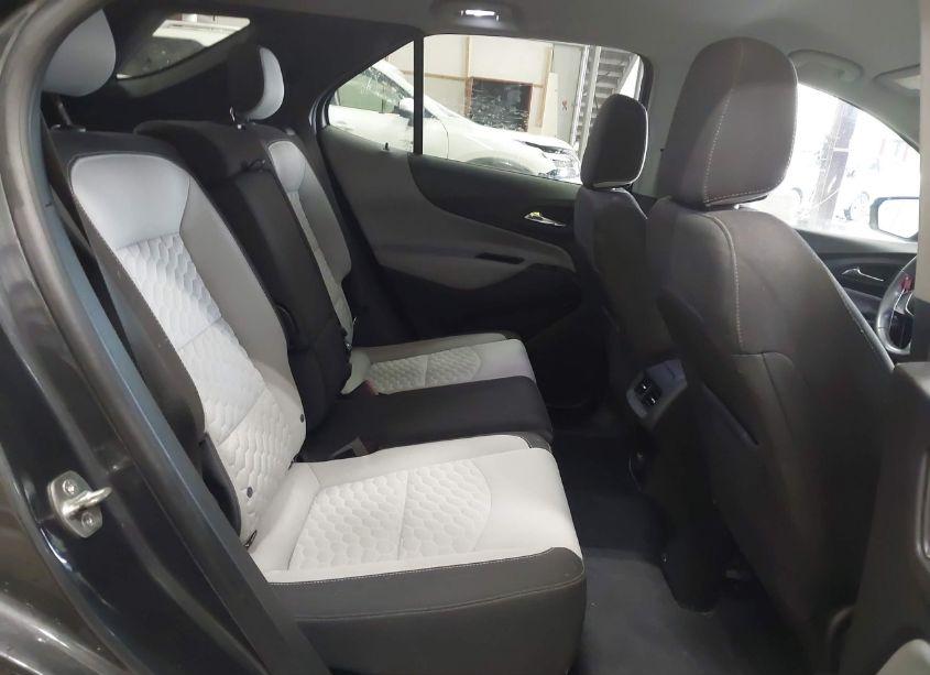 Photo 8 of 2018 Chevrolet Equinox LT (VIN 3GNAXJEVXJL351617)