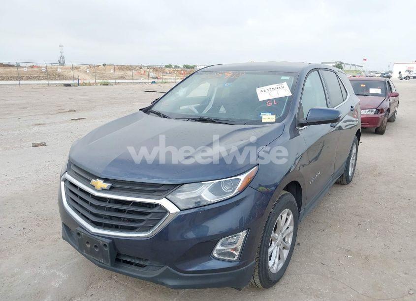Photo 2 of 2018 Chevrolet Equinox LT (VIN 3GNAXJEVXJL364660)